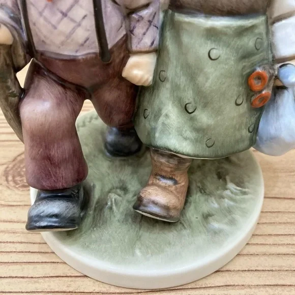 Hummel Goebel Figurine Going Home HUM 383 w/ Original Box & COA *Mint
